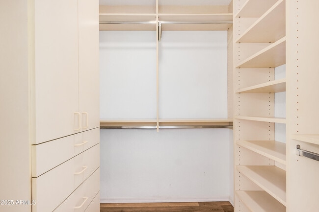 Building Photo - 625 E Northview Ave