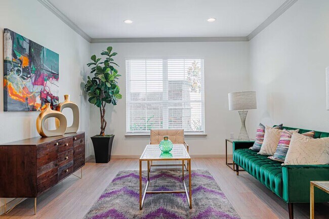 Building Photo - Move In Now & Enjoy 1 Month FREE!