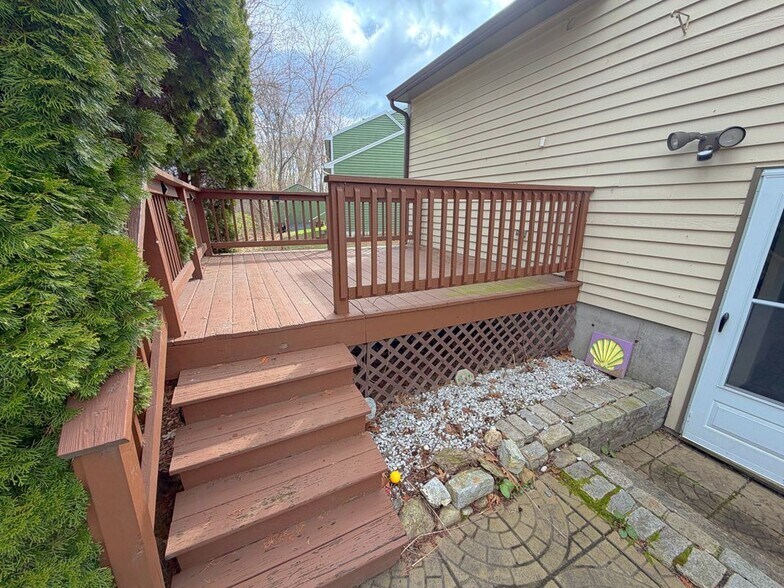 Building Photo - 76 Ode Way