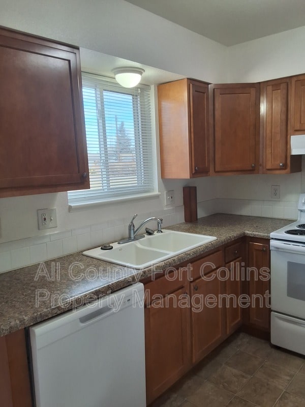 Building Photo - 1428 S Dotsero Ave