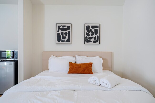 Building Photo - 5534 Alcove Ave