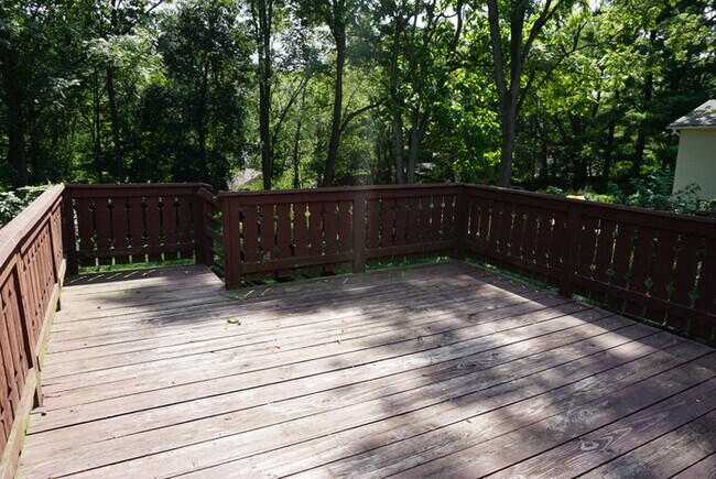 Building Photo - 2 BEDROOM HOUSE