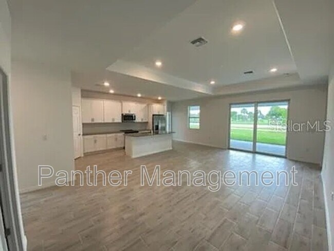 Building Photo - 392 Prineville St