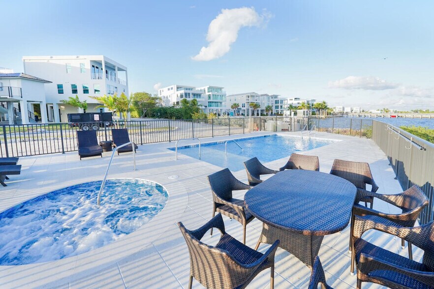 Building Photo - 99 Seaside Ave