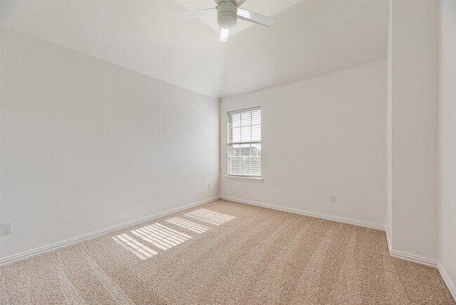 Building Photo - 3104 Angus Dr