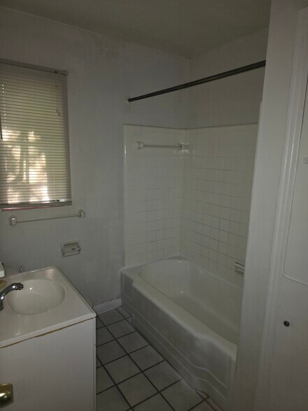 Bathroom - 43 W 41st St