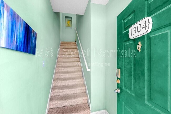 Building Photo - 2252 Beach Dr