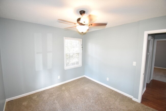 Building Photo - Beautiful 3 Bedroom and 2 Bath Home (No Pets)