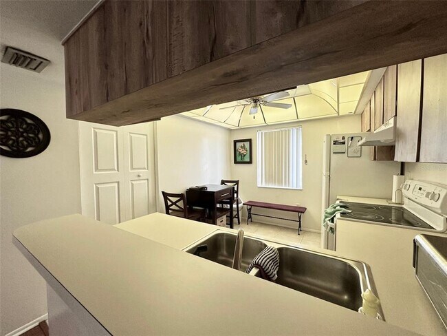 Building Photo - 208 Cypress Ct