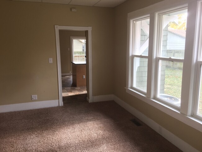 Building Photo - Amazing 3-Bedroom 1.5-Bath Home