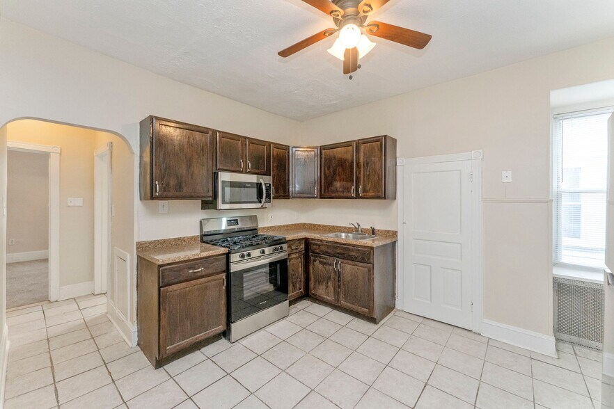 Building Photo - 127 E Durham St