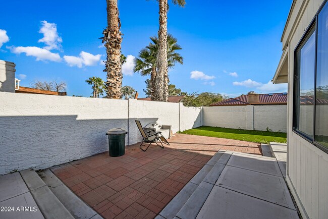 Building Photo - 1831 E La Jolla Dr