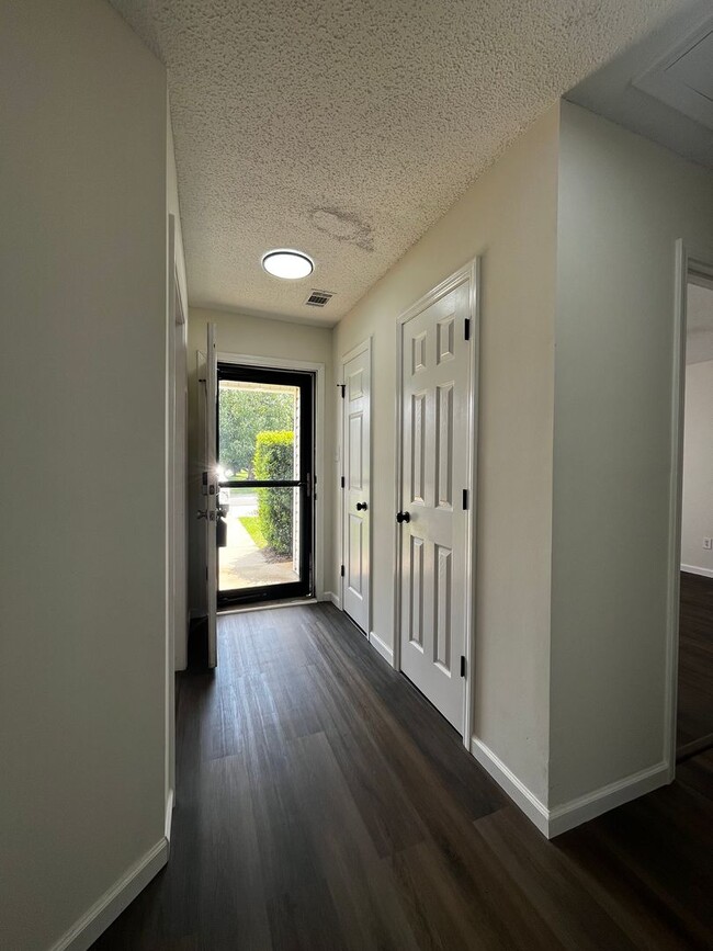 Building Photo - 318 Chadwyck Cir