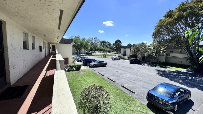 Building Photo - 5535 Lakewood Cir