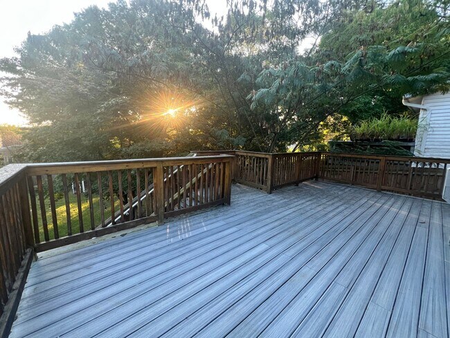 Building Photo - Stunning 4 BR/3.5 BA Single-Family Home in...