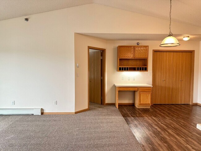 Building Photo - 2 Bedroom 2 bathroom - South Fargo