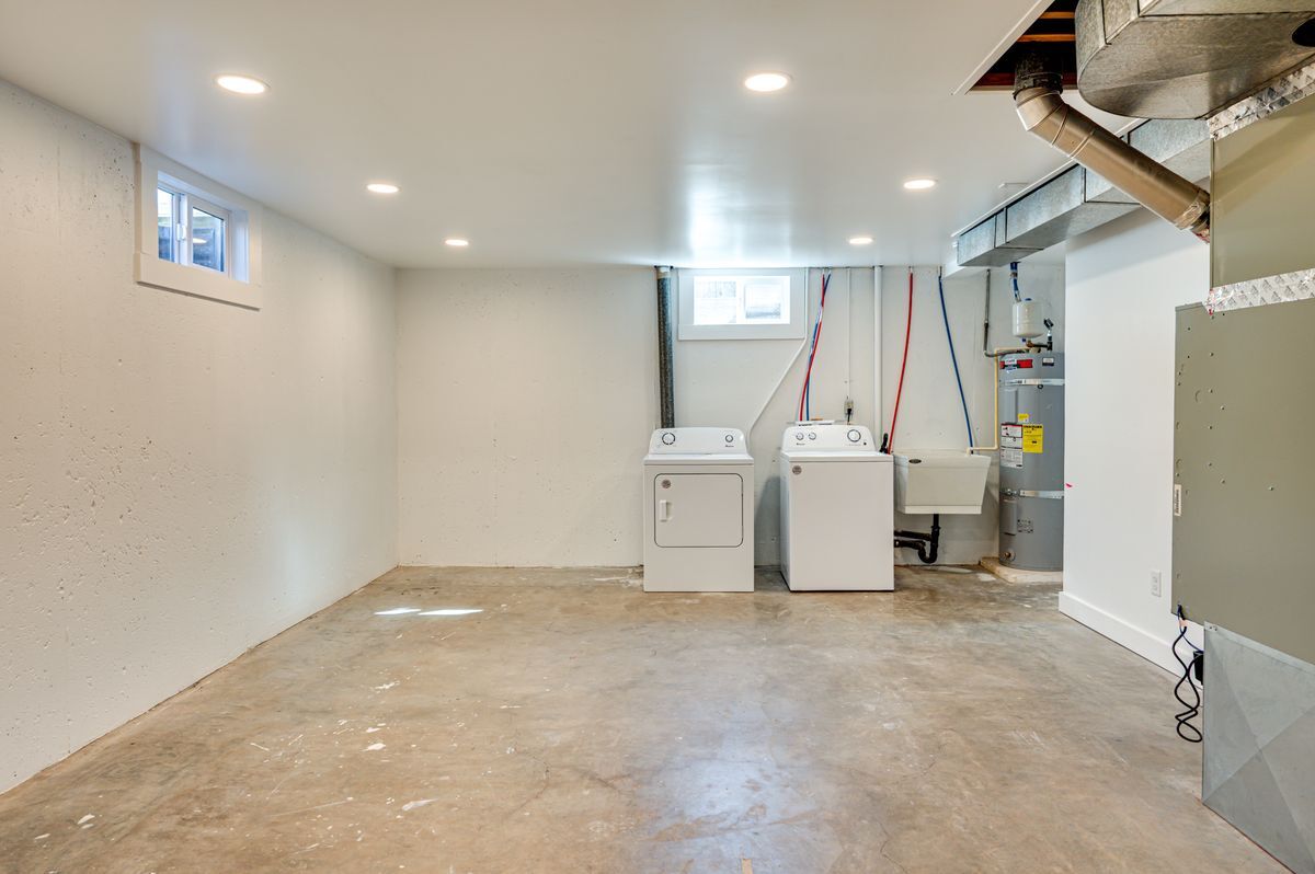 Building Photo - 634 NE 19th Ave