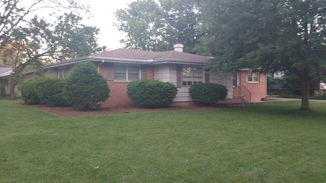 Primary Photo - 901 E Mumford Dr
