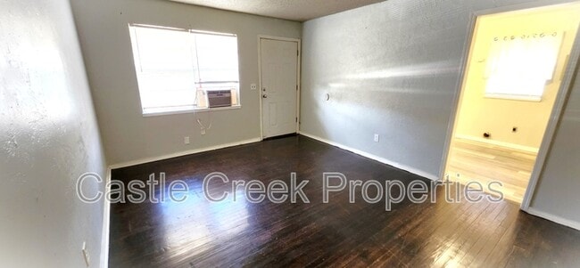 Building Photo - 20 E 12th St