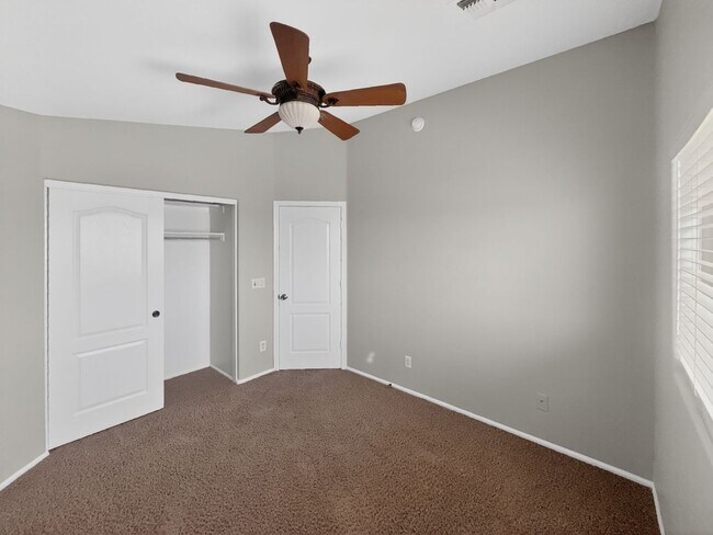 Building Photo - Beautifu;l 4Bed/2.5Bath, Private Pool Home!