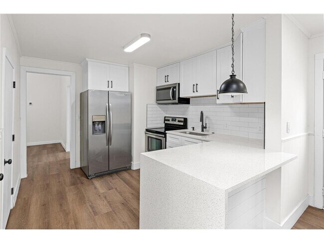 Building Photo - 3401 Pillsbury Ave