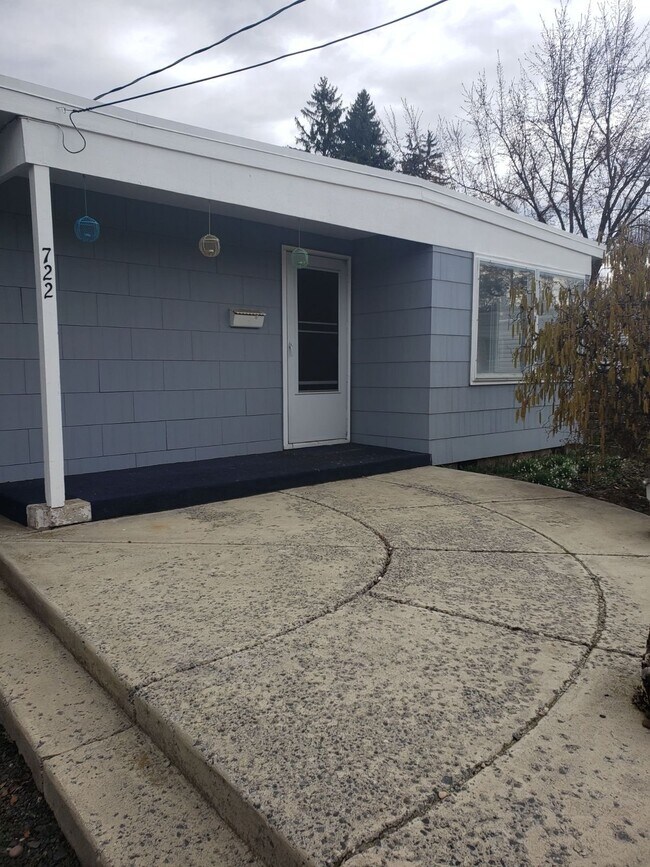 Building Photo - 722 White Pl