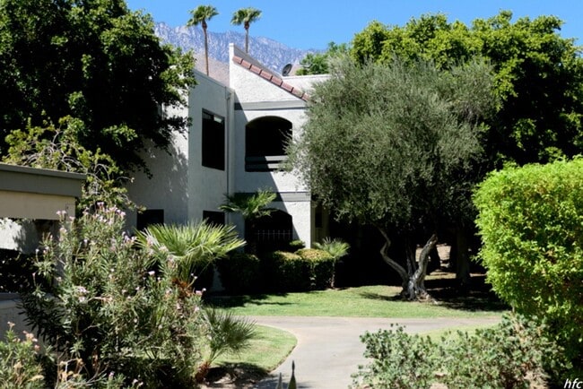 Building Photo - Riviera Gardens Long Term UNFURNISHED! FANTASTIC!