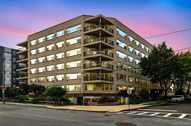 Building Photo - 12 Old Mamaroneck Rd