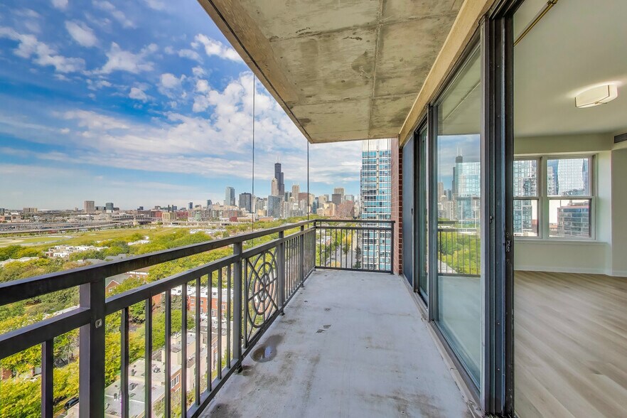 Building Photo - 5 E 14th Pl