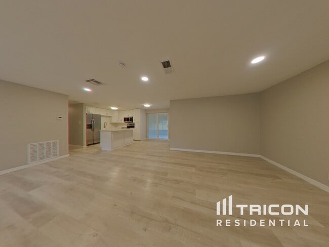 Building Photo - 1124 Jadewood Ave