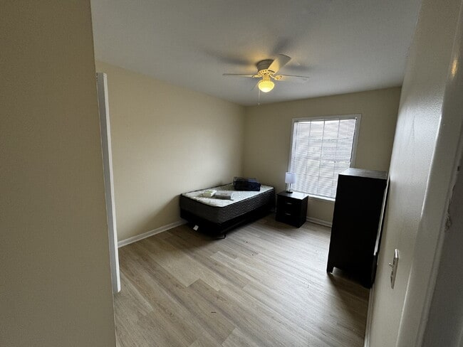 Building Photo - Townhouse for Rent