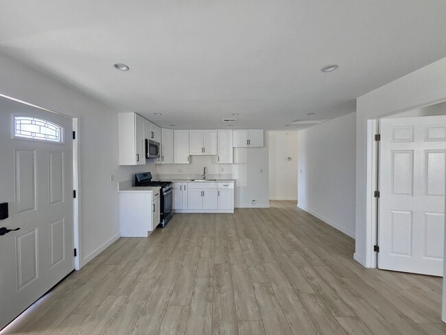 Building Photo - 13031 Goleta St