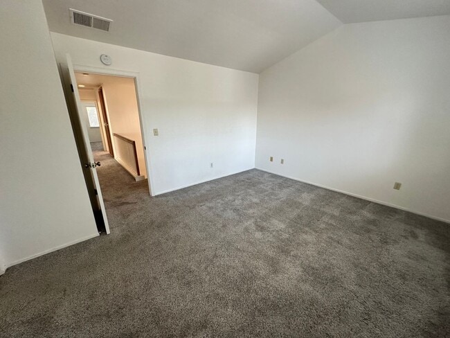 Building Photo - Beautiful 4 Bedroom, 2.5 Bath Tracy Home
