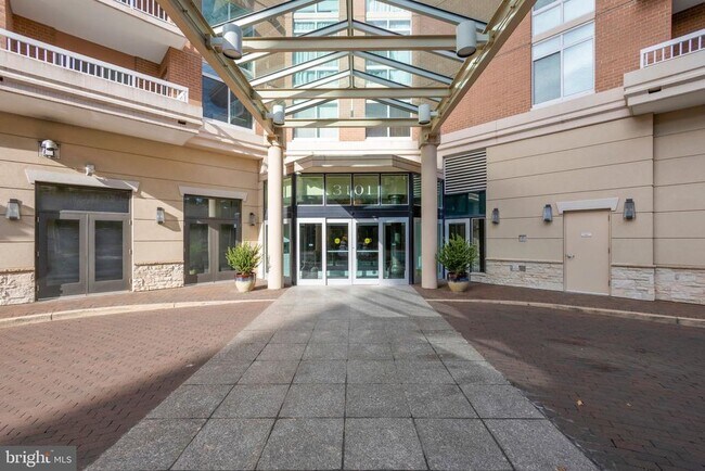 Building Photo - 3101 N Hampton Dr