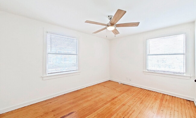 Building Photo - Pristine Neptune Beach Efficiency Unit Remodel: 2 Blocks to the Sand and Walkable to Everything!