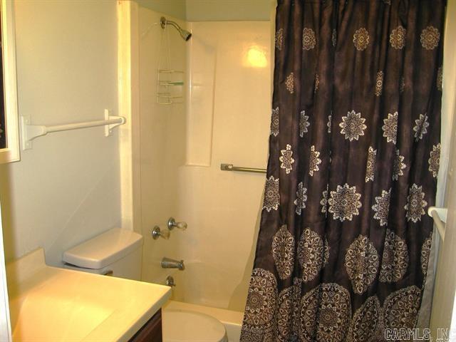 Building Photo - 230 Riverview Dr
