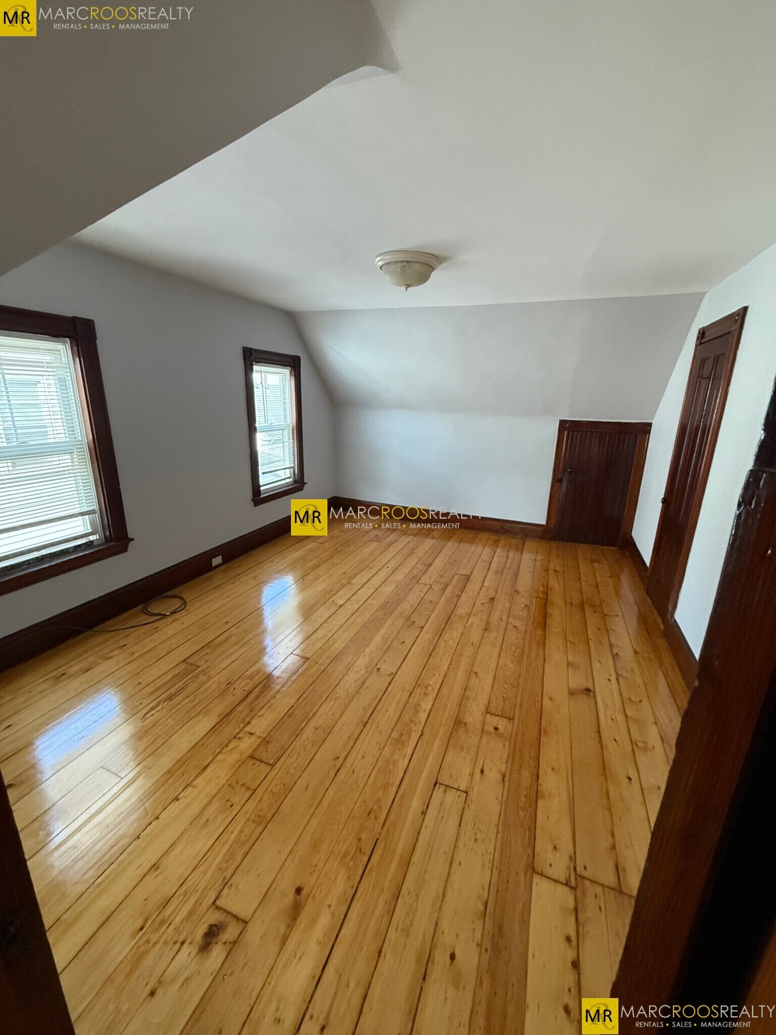 Building Photo - 68 Willow Ave