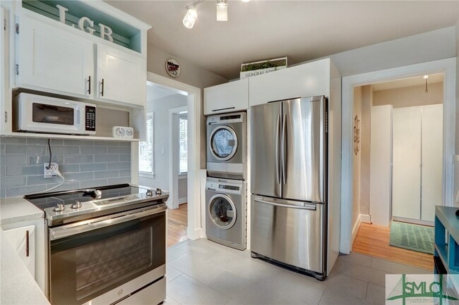 Building Photo - 240 Columbus Dr