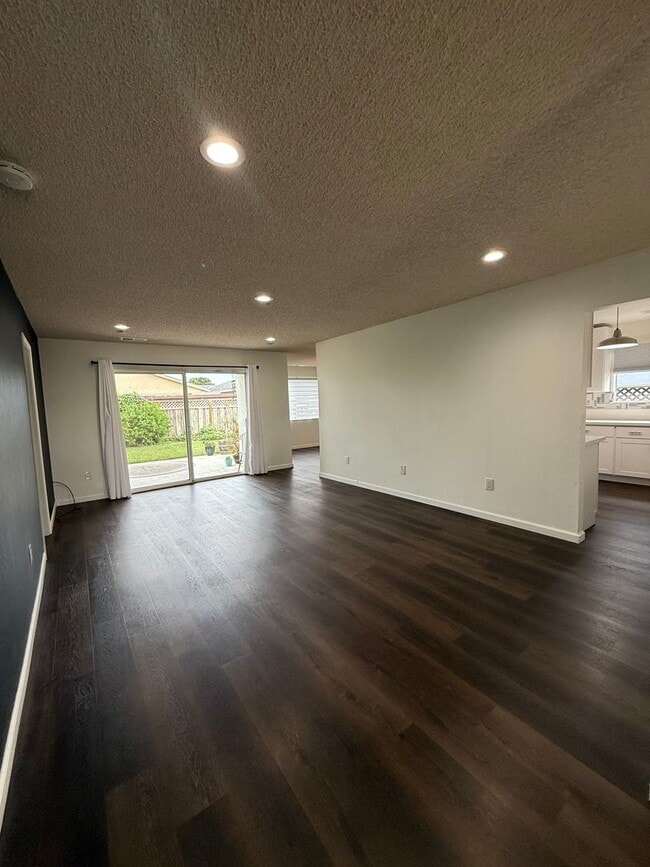 Building Photo - Beautiful Home in Watsonville - 55+ Community- 50% off 1st months rent!!