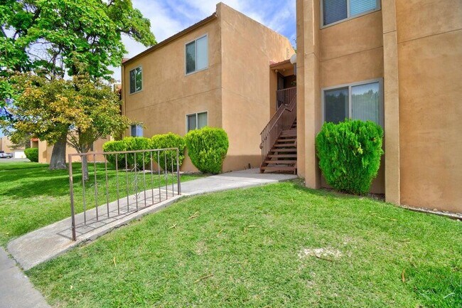 Primary Photo - 931 Country Club Dr SE