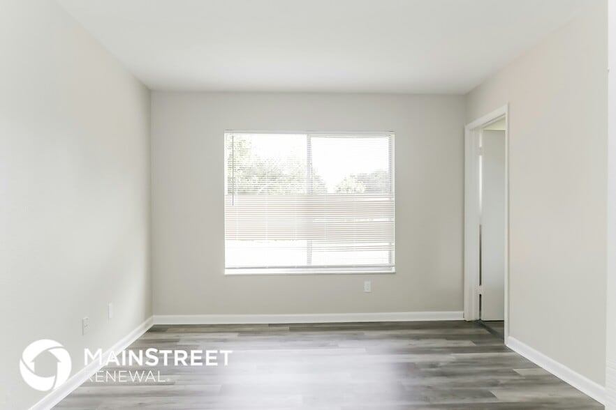 Building Photo - 349 SW Cherryhill Rd