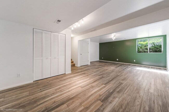 Building Photo - For Rent: Beautiful 3 Bed, 3 Bath Home in Desirable Eagle Ridge