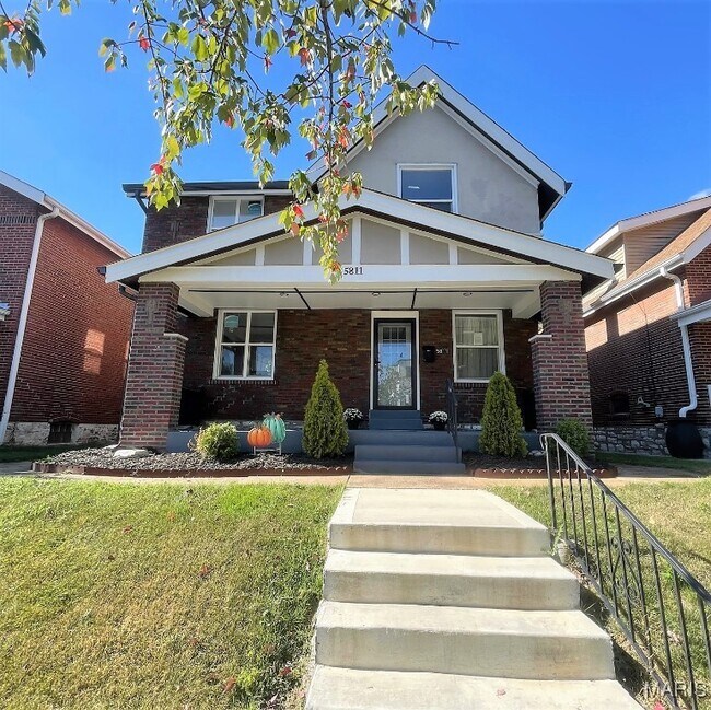 Building Photo - 5811 Dewey Ave