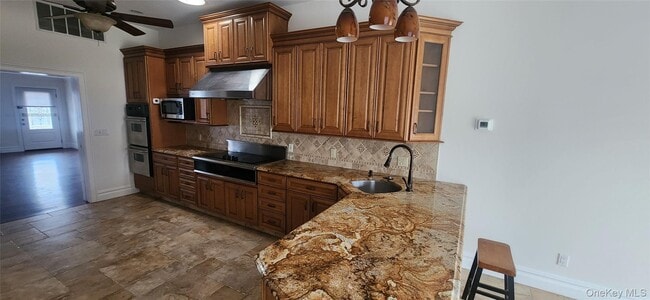 Building Photo - 1524 Express Dr S