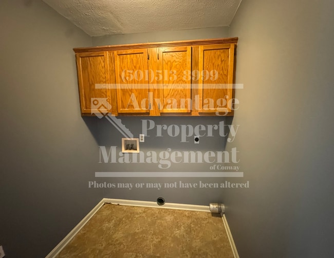 Building Photo - 2215 Cedar Oaks Dr