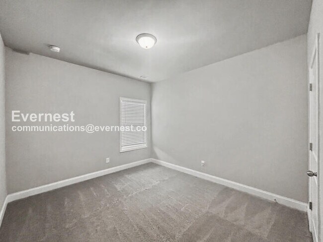 Building Photo - Limited Time Special Offer / 3 Bed/3 Bath Home with Garage / Pet-Friendly / Vouchers Accepted / A...