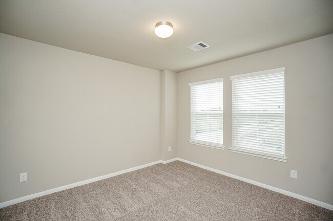 Building Photo - 5463 Grand View Dr
