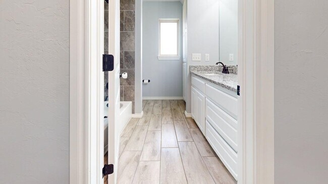 Building Photo - 12580 NE Meers Porter Hill Rd