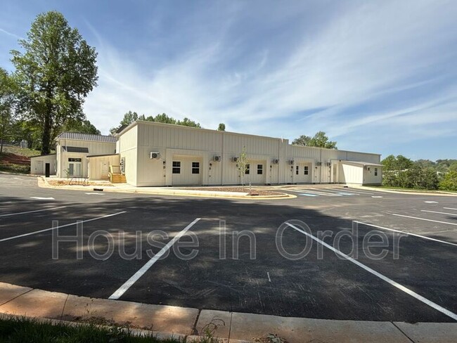 Building Photo - 138 Cowan St