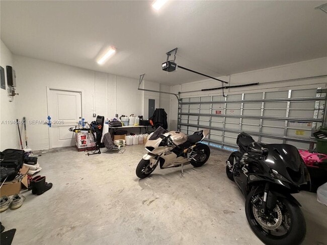 Building Photo - 145 SW 184th Ave